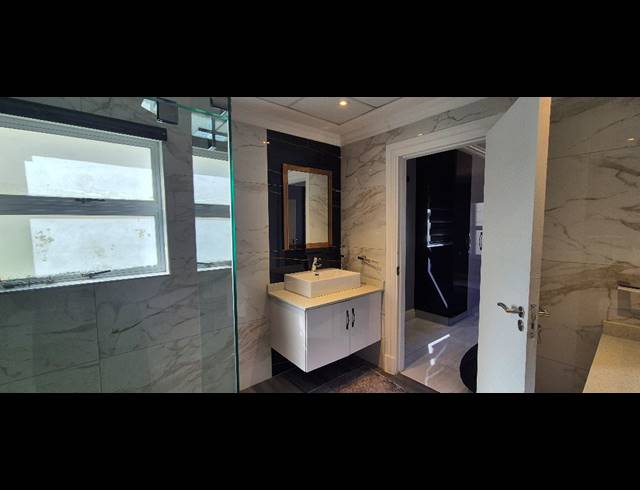3 BEDROOM APARTMENT FOR SALE IN LA LUCIA